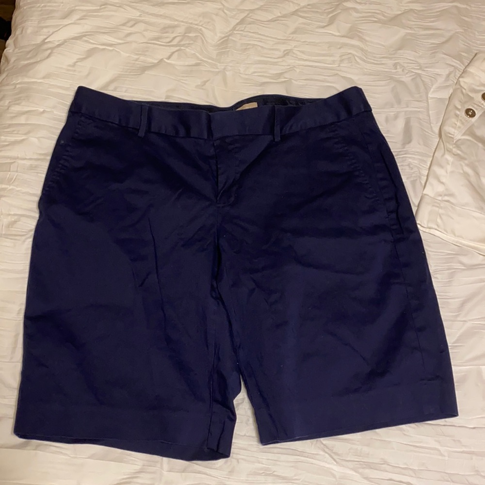 3 shorts Banana republic,white black house market